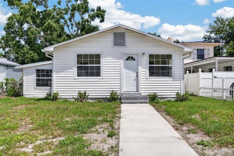 House in Saint Petersburg, Florida 2 bedrooms, 86.68 sq.m. № 2316796