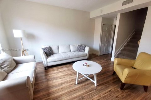 Touwnhouse à vendre à Doral, Floride: 2 chambres, 91.04 m2 № 2053797 - photo 9