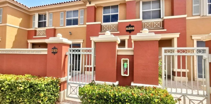 Touwnhouse à Doral, Floride 2 chambres, 91.04 m2 № 2053797