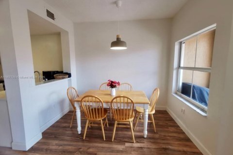 Touwnhouse à vendre à Doral, Floride: 2 chambres, 91.04 m2 № 2053797 - photo 13