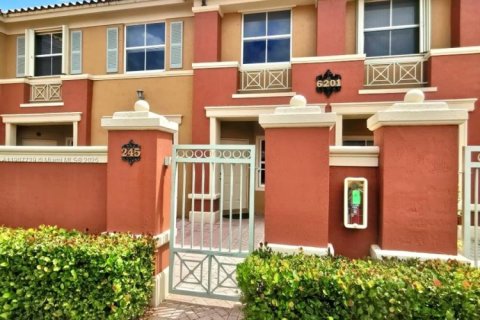 Touwnhouse à vendre à Doral, Floride: 2 chambres, 91.04 m2 № 2053797 - photo 2