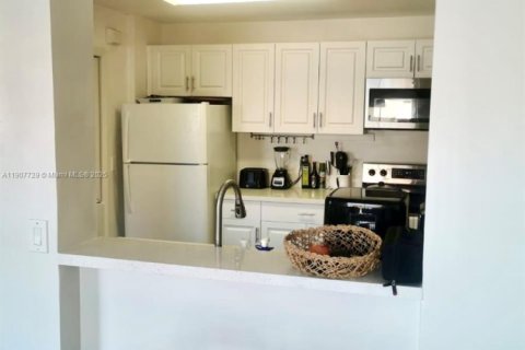 Touwnhouse à vendre à Doral, Floride: 2 chambres, 91.04 m2 № 2053797 - photo 15