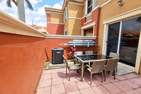 Touwnhouse à vendre à Doral, Floride: 2 chambres, 91.04 m2 № 2053797 - photo 6