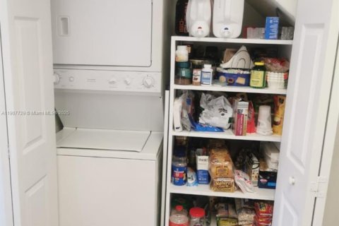 Touwnhouse à vendre à Doral, Floride: 2 chambres, 91.04 m2 № 2053797 - photo 18