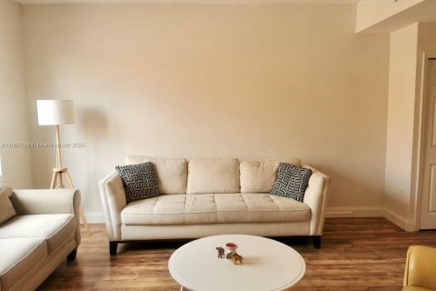 Touwnhouse à vendre à Doral, Floride: 2 chambres, 91.04 m2 № 2053797 - photo 10