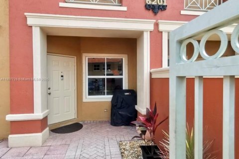 Touwnhouse à vendre à Doral, Floride: 2 chambres, 91.04 m2 № 2053797 - photo 3