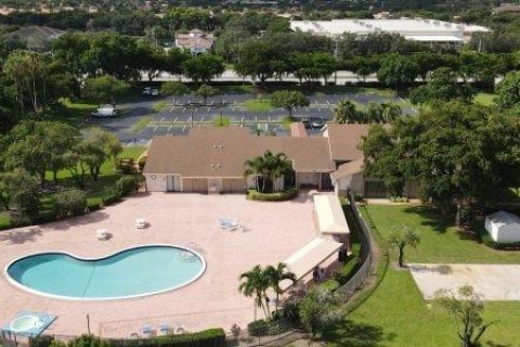 House in Delray Beach, Florida 3 bedrooms, 169.55 sq.m. № 1224773 - photo 1