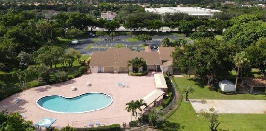 House in Delray Beach, Florida 3 bedrooms, 169.55 sq.m. № 1224773