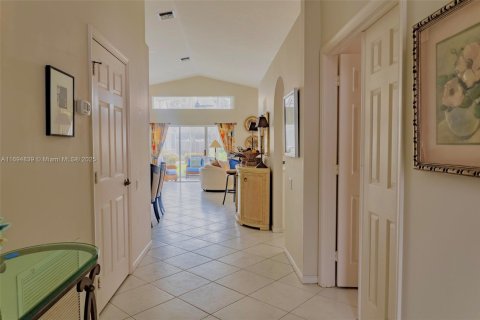 House in Boynton Beach, Florida 3 bedrooms, 173.73 sq.m. № 1708236 - photo 2