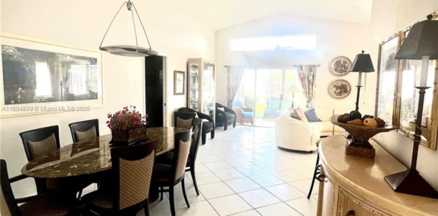 House in Boynton Beach, Florida 3 bedrooms, 173.73 sq.m. № 1708236