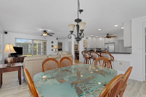 Villa ou maison à vendre à Punta Gorda, Floride: 3 chambres, 187.38 m2 № 1757996 - photo 27