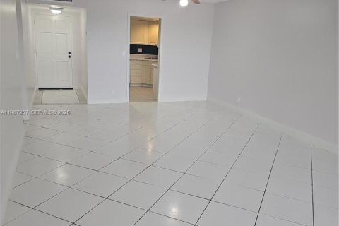 Condo in Lauderhill, Florida, 2 bedrooms  № 2047739