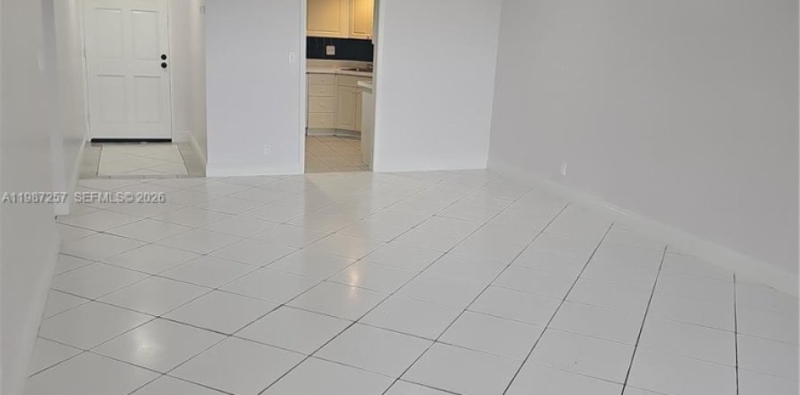 Condo in Lauderhill, Florida, 2 bedrooms  № 2047739