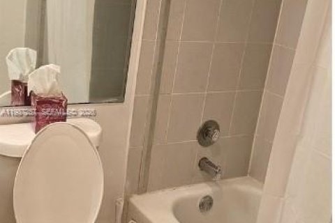 Condo in Lauderhill, Florida, 2 bedrooms  № 2047739 - photo 9