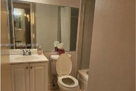 Condo in Lauderhill, Florida, 2 bedrooms  № 2047739 - photo 8