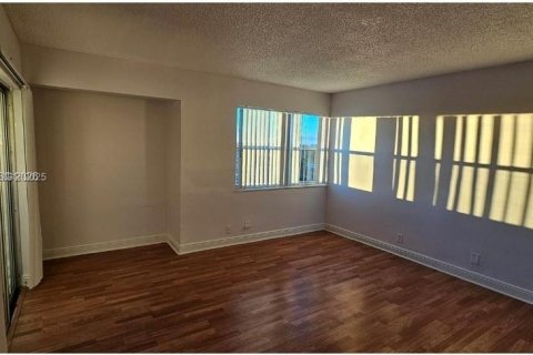 Condo in Lauderhill, Florida, 2 bedrooms  № 2047739 - photo 10