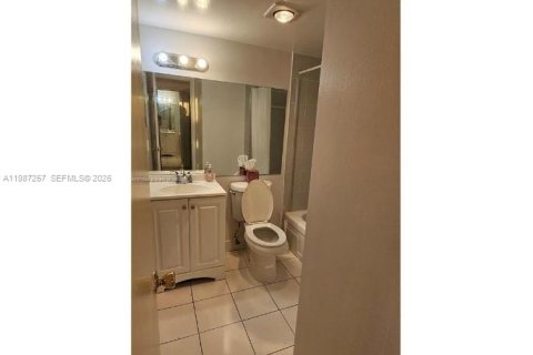 Condo in Lauderhill, Florida, 2 bedrooms  № 2047739 - photo 7