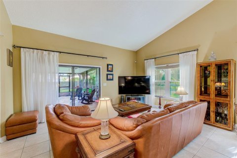 Condo in Palm Harbor, Florida, 2 bedrooms  № 1900917 - photo 6