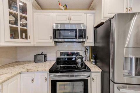 Condo in Palm Harbor, Florida, 2 bedrooms  № 1900917 - photo 18