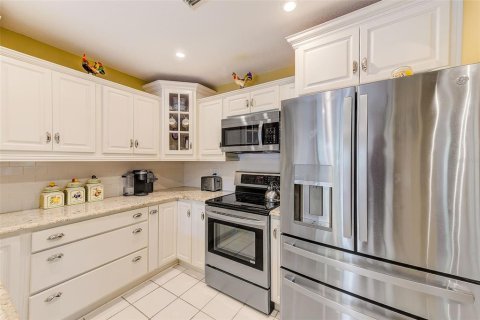 Condo in Palm Harbor, Florida, 2 bedrooms  № 1900917 - photo 17