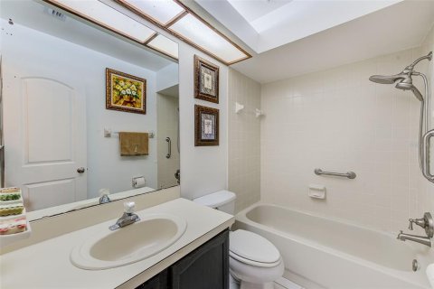 Condo in Palm Harbor, Florida, 2 bedrooms  № 1900917 - photo 26
