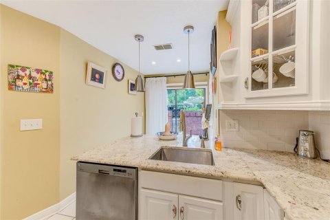 Condo in Palm Harbor, Florida, 2 bedrooms  № 1900917 - photo 15