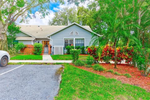 Condo in Palm Harbor, Florida, 2 bedrooms  № 1900917 - photo 1