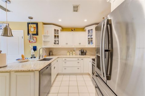 Condo in Palm Harbor, Florida, 2 bedrooms  № 1900917 - photo 16
