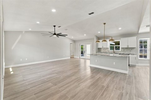 Villa ou maison à vendre à Spring Hill, Floride: 3 chambres, 141.86 m2 № 2420356 - photo 4