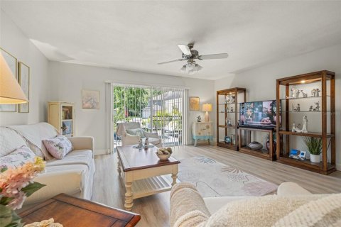 Touwnhouse à vendre à Tampa, Floride: 2 chambres, 136.38 m2 № 1914217 - photo 17
