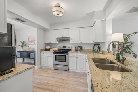 Touwnhouse à vendre à Tampa, Floride: 2 chambres, 136.38 m2 № 1914217 - photo 10