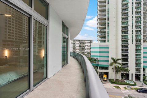 Condominio en venta en Miami, Florida, 2 dormitorios, 135.64 m2 № 1979532 - foto 11