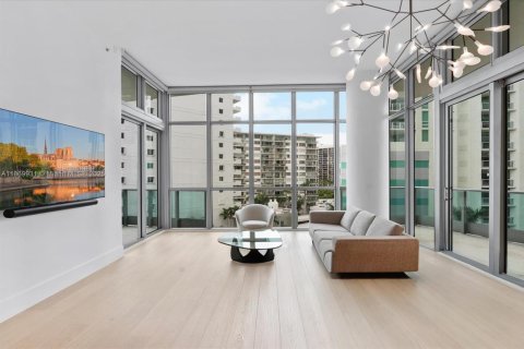 Condominio en venta en Miami, Florida, 2 dormitorios, 135.64 m2 № 1979532 - foto 1