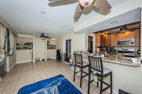 House in Saint Petersburg, Florida 4 bedrooms, 169.08 sq.m. № 2223238 - photo 18