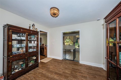 House in Saint Petersburg, Florida 4 bedrooms, 169.08 sq.m. № 2223238 - photo 7