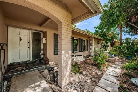 House in Saint Petersburg, Florida 4 bedrooms, 169.08 sq.m. № 2223238 - photo 3