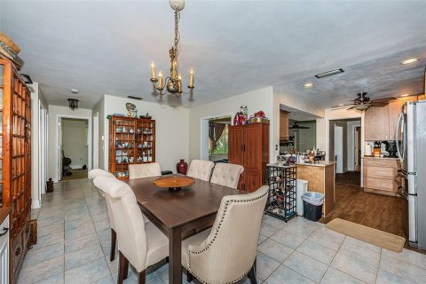 House in Saint Petersburg, Florida 4 bedrooms, 169.08 sq.m. № 2223238 - photo 10
