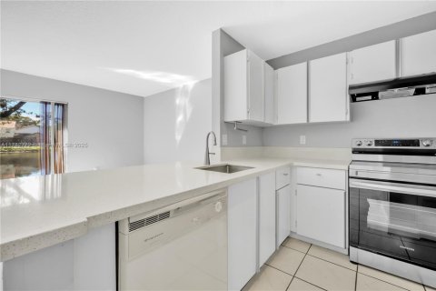 Touwnhouse à vendre à Pembroke Pines, Floride: 3 chambres, 145.48 m2 № 1740053 - photo 20