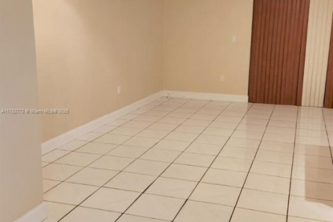 Townhouse in Pembroke Pines, Florida 3 bedrooms, 145.48 sq.m. № 1740053 - photo 3