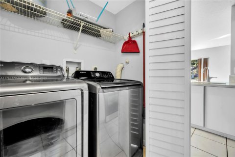 Touwnhouse à vendre à Pembroke Pines, Floride: 3 chambres, 145.48 m2 № 1740053 - photo 19