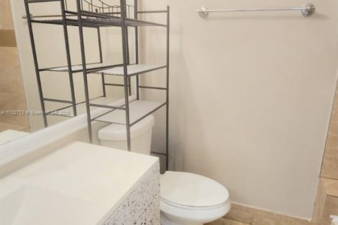 Townhouse in Pembroke Pines, Florida 3 bedrooms, 145.48 sq.m. № 1740053 - photo 11
