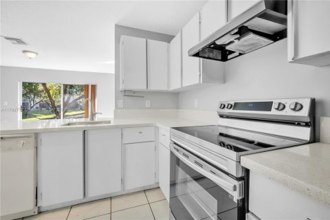 Touwnhouse à vendre à Pembroke Pines, Floride: 3 chambres, 145.48 m2 № 1740053 - photo 21