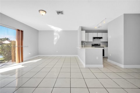 Touwnhouse à vendre à Pembroke Pines, Floride: 3 chambres, 145.48 m2 № 1740053 - photo 28