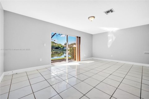 Touwnhouse à vendre à Pembroke Pines, Floride: 3 chambres, 145.48 m2 № 1740053 - photo 27