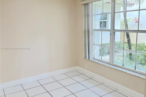 Townhouse in Pembroke Pines, Florida 3 bedrooms, 145.48 sq.m. № 1740053 - photo 5