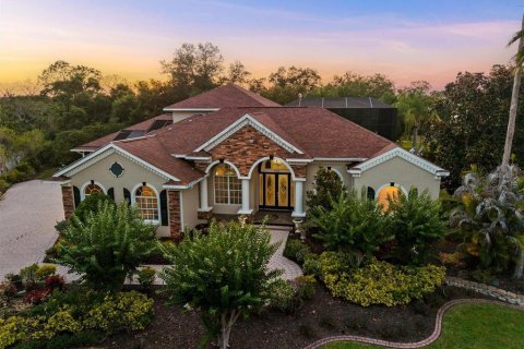 House in Bradenton, Florida 5 bedrooms, 369.01 sq.m. № 2203878