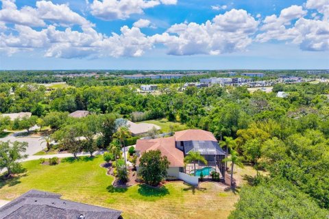 House in Bradenton, Florida 5 bedrooms, 369.01 sq.m. № 2203878 - photo 3