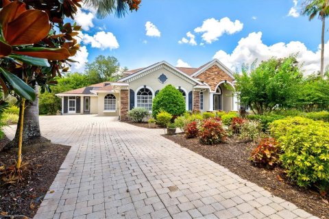House in Bradenton, Florida 5 bedrooms, 369.01 sq.m. № 2203878 - photo 5