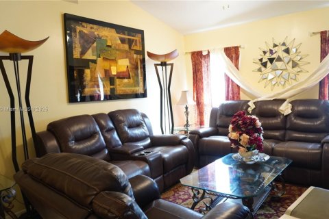 House in Vero Beach, Florida 3 bedrooms, 103.86 sq.m. № 1963510 - photo 7