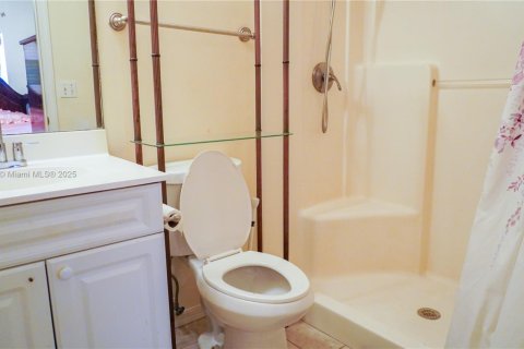 House in Vero Beach, Florida 3 bedrooms, 103.86 sq.m. № 1963510 - photo 19